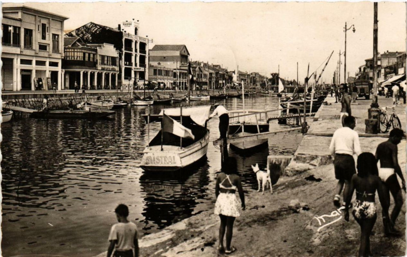 Carte postale ancienne Palavas-les-Flots Jetée Rive droite à Palavas-les-Flots