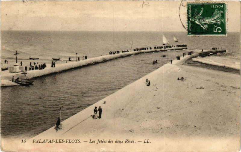 Carte postale ancienne Palavas-les-Flots Les Jetées des deux Rives à Palavas-les-Flots