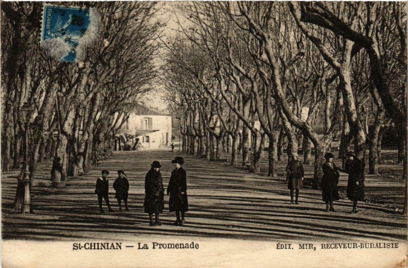 Carte postale ancienne Saint-Chinian La Promenade à Saint-Chinian