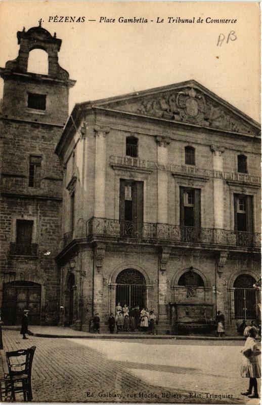 Carte postale ancienne Pezenas Place Gambetta Le Tribunal de Commerce à Pézenas