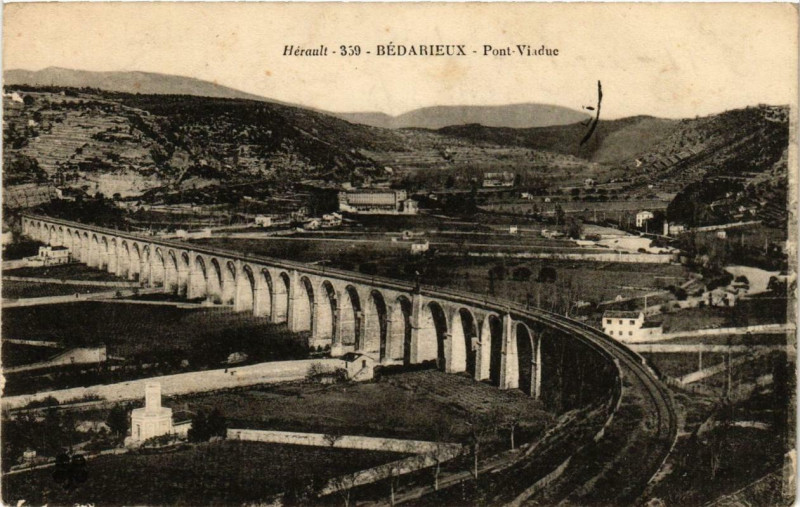 Carte postale ancienne Bedarieux Pont-Viaduc à Bédarieux
