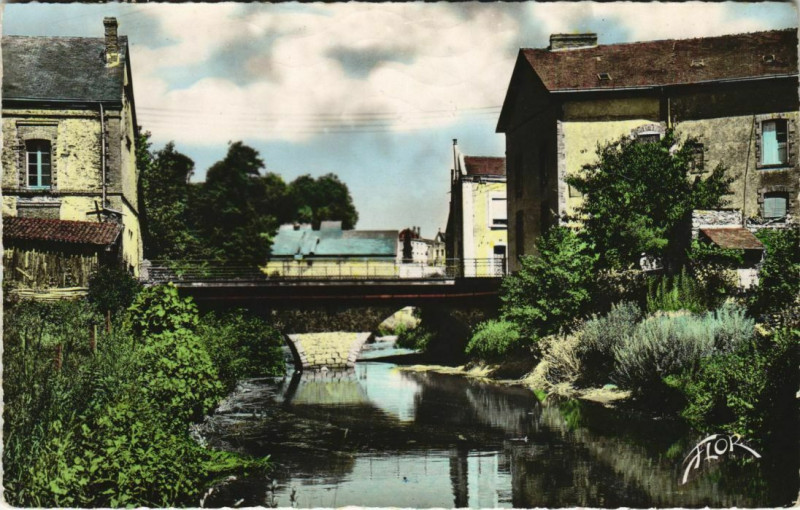 Carte postale ancienne Cholet Le Pont Vieux à Cholet