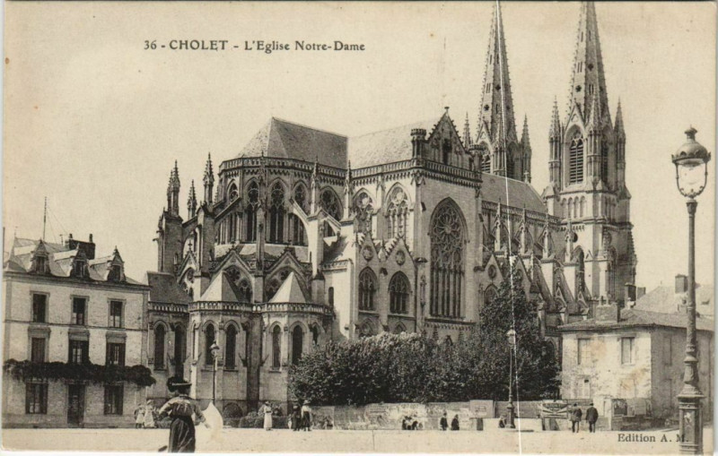 Carte postale ancienne Cholet L'Eglise Notre-Dame à Cholet