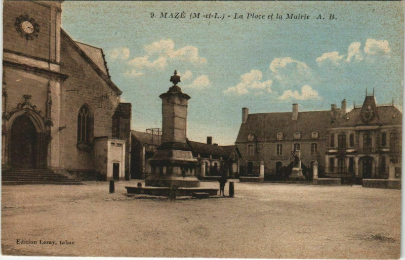 Carte postale ancienne Maze La Place et la Mairie