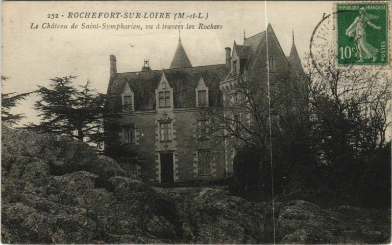 Carte postale ancienne Rochefort-sur-Loire Le Chateau de Saint-Symphorien à Rochefort-sur-Loire