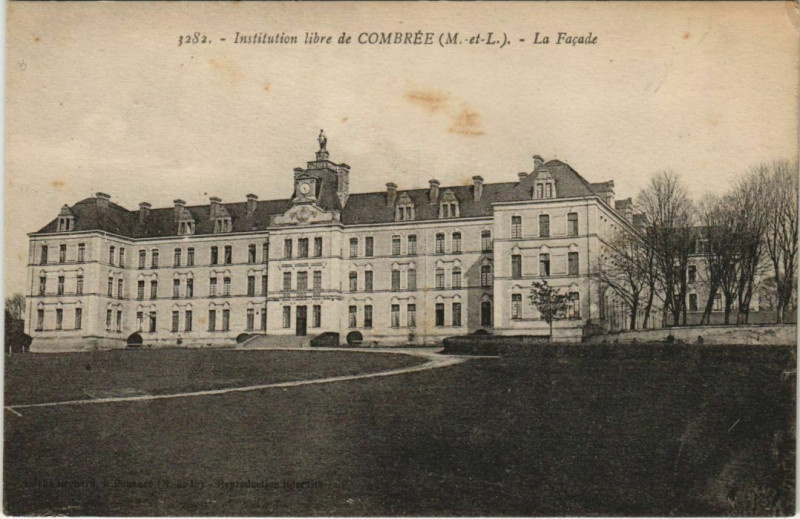 Carte postale ancienne Institution libre de Combree La Facade