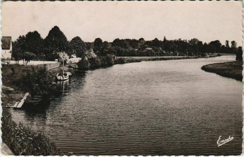 Carte postale ancienne Angers Le Quai de Bretagne et l'Oudon à Angers