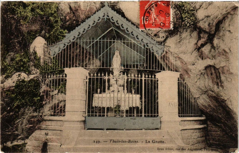 Carte postale ancienne Thues-les-Bains La Grotte