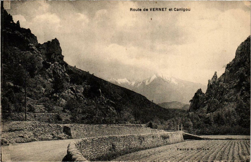Carte postale ancienne Route de Vernet et Canigou