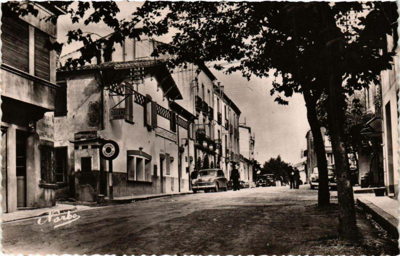 Carte postale ancienne Le Perthus Frontiere Franco-Espagnole au Perthus