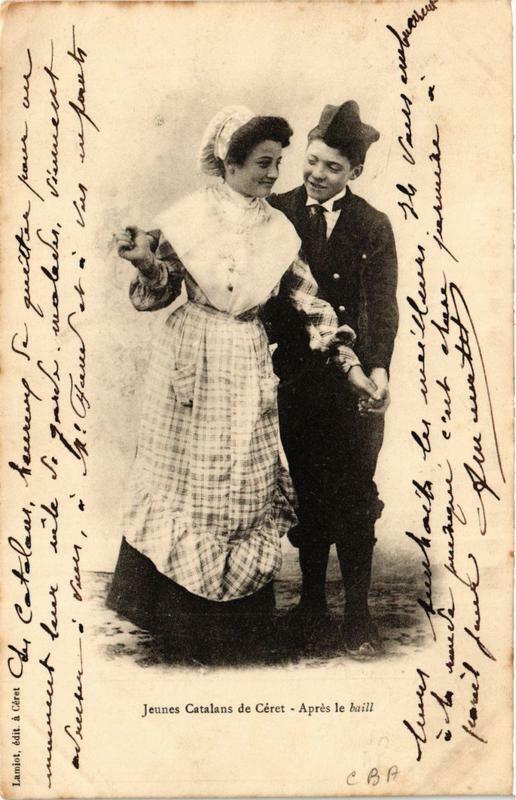Carte postale ancienne Jeunes Catalans de Ceret Apres le baill à Céret