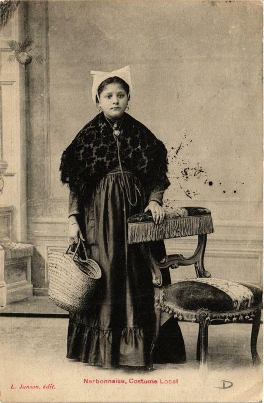 Carte postale ancienne Narbonnaise Costume Local