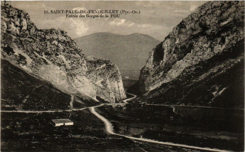 Carte postale ancienne Saint-Paul-de-Fenouillet Entrée des Gorges de la Fou à Saint-Paul-de-Fenouillet
