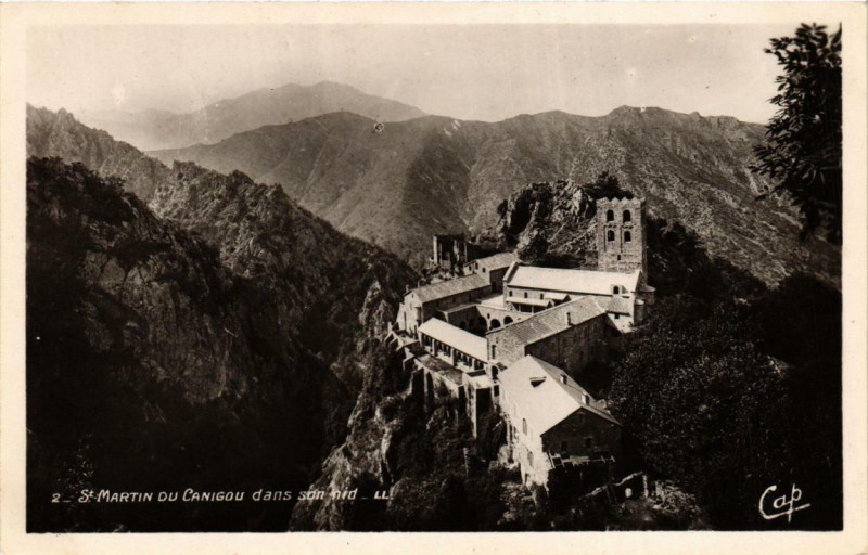 Carte postale ancienne Saint-Martin-du-Canigou dans san nid