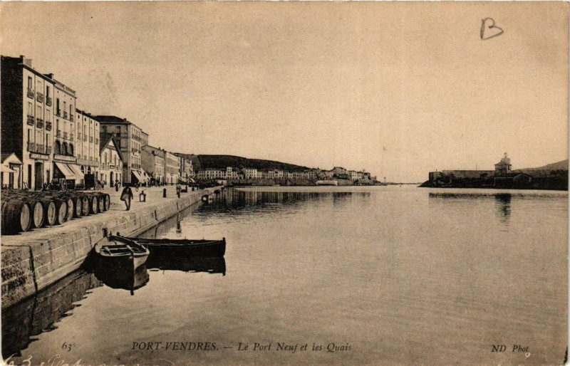 Carte postale ancienne Port-Vendres Le Port Neuf et les Quais à Port-Vendres