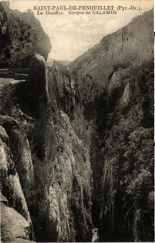 Carte postale ancienne Saint-Paul-de-Fenouillet Le Gouffre Gorges de Galamus à Saint-Paul-de-Fenouillet