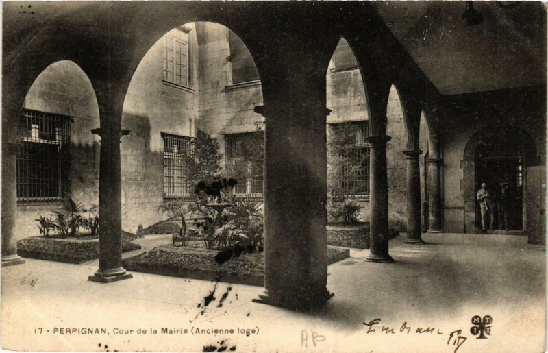 Carte postale ancienne Perpignan Cour de la Mairie à Perpignan