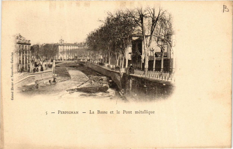 Carte postale ancienne Perpignan La Basse et le Pont métallique à Perpignan