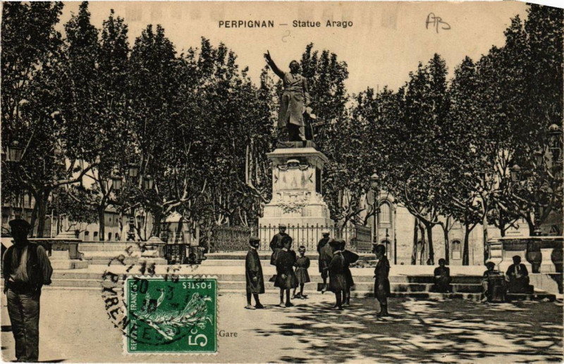 Carte postale ancienne Perpignan Statue Arago à Perpignan