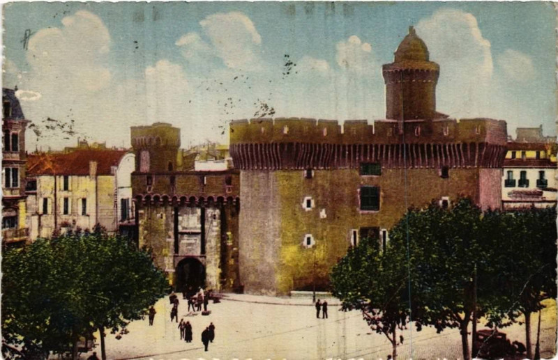 Carte postale ancienne Perpignan Le Castillet à Perpignan