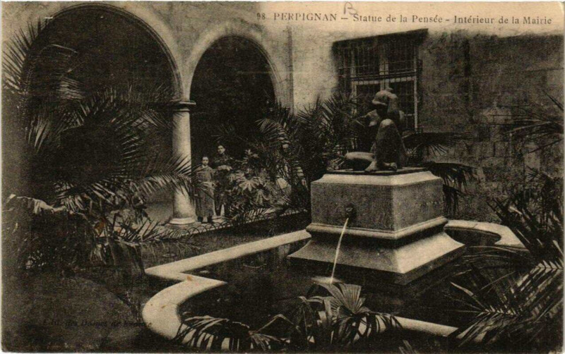 Carte postale ancienne Perpignan Statue de la Pensée Intérieur de la Mairie à Perpignan