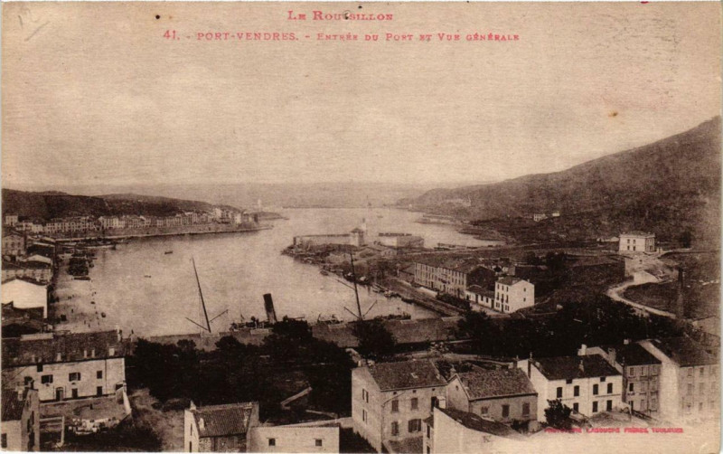Carte postale ancienne Port-Vendres Entrée du Port et Vue générale à Port-Vendres