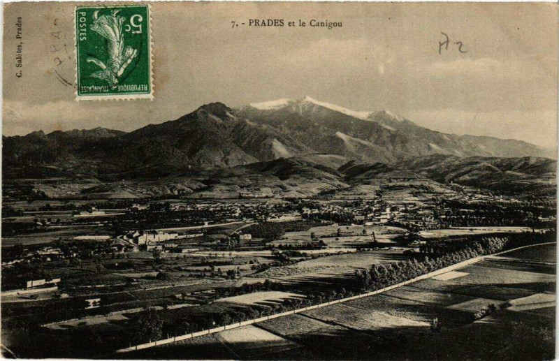 Carte postale ancienne Prades et le Canigou à Prades