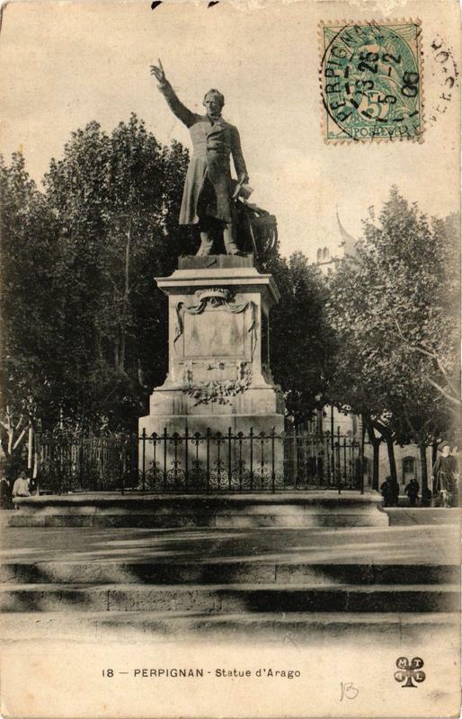 Carte postale ancienne Perpignan Statue d'Arago à Perpignan