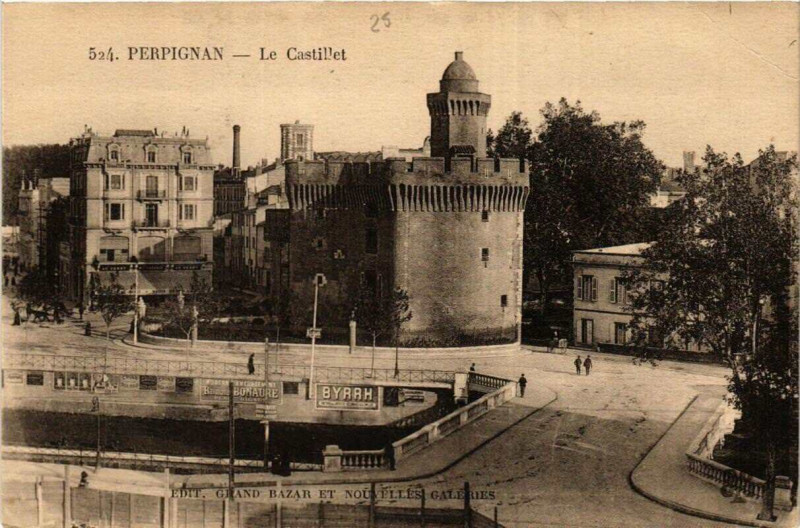 Carte postale ancienne Perpignan Le Castillet à Perpignan
