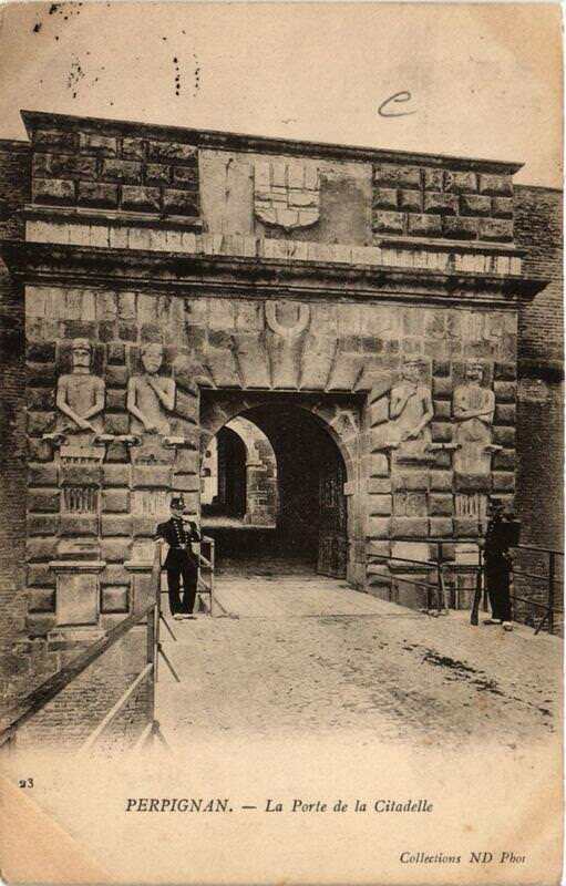 Carte postale ancienne Perpignan La Porte de la Citadelle à Perpignan
