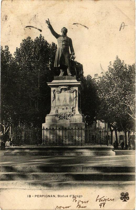 Carte postale ancienne Perpignan Statue d'Arago à Perpignan