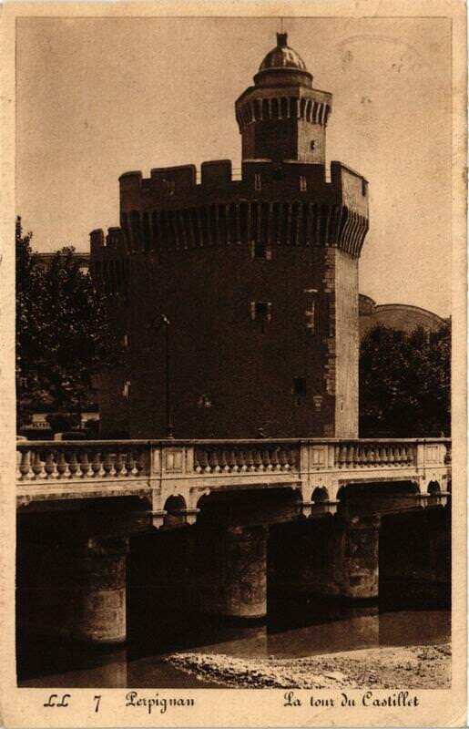 Carte postale ancienne Perpignan La tour du Castillet à Perpignan