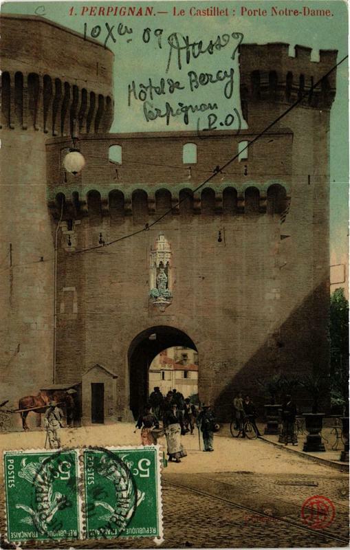 Carte postale ancienne Perpignan Le Castillet Porte N.-D. à Perpignan