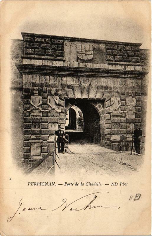 Carte postale ancienne Perpignan Porte de la Citadelle à Perpignan