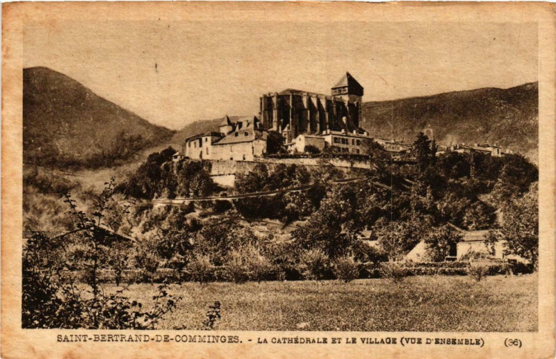 Carte postale ancienne Saint-Bertrand de Comminges La Cathedrale et le Village