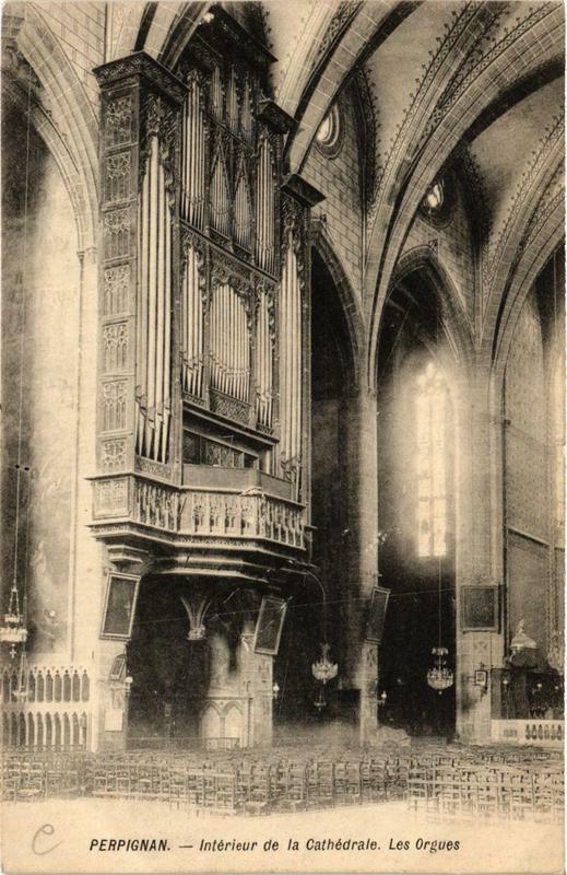 Carte postale ancienne Perpignan Intérieur de la Cathédrale Les Orgues à Perpignan