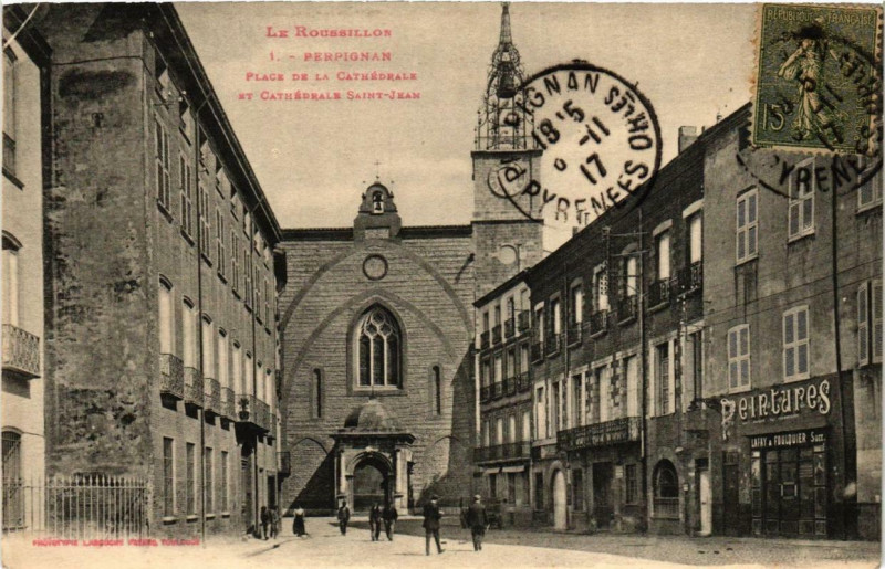 Carte postale ancienne Perpignan Place de la Cathédrale à Perpignan