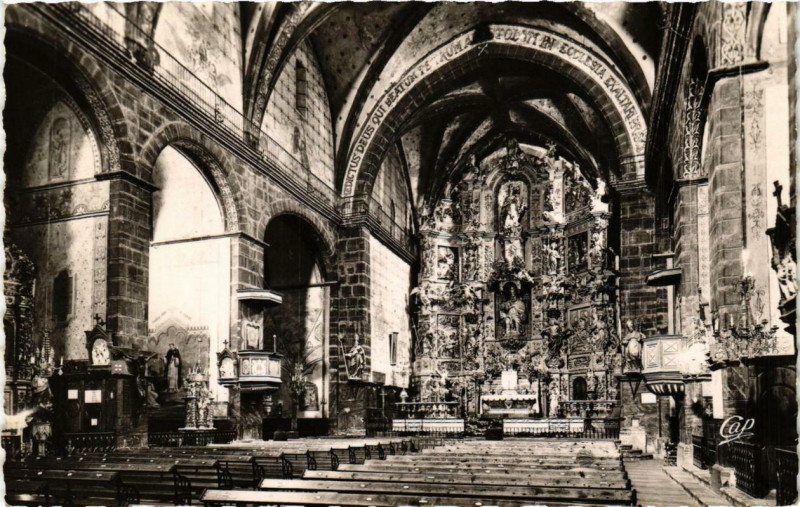 Carte postale ancienne Prades Interieur de l'Eglise à Prades
