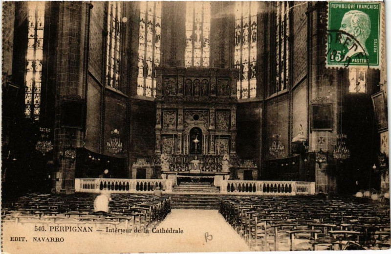 Carte postale ancienne Perpignan Intérieur de la Cathedrale à Perpignan