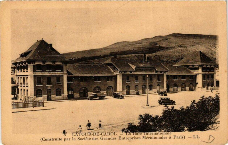 Carte postale ancienne La Tour-de-Carol La Gare Internationale à Ur
