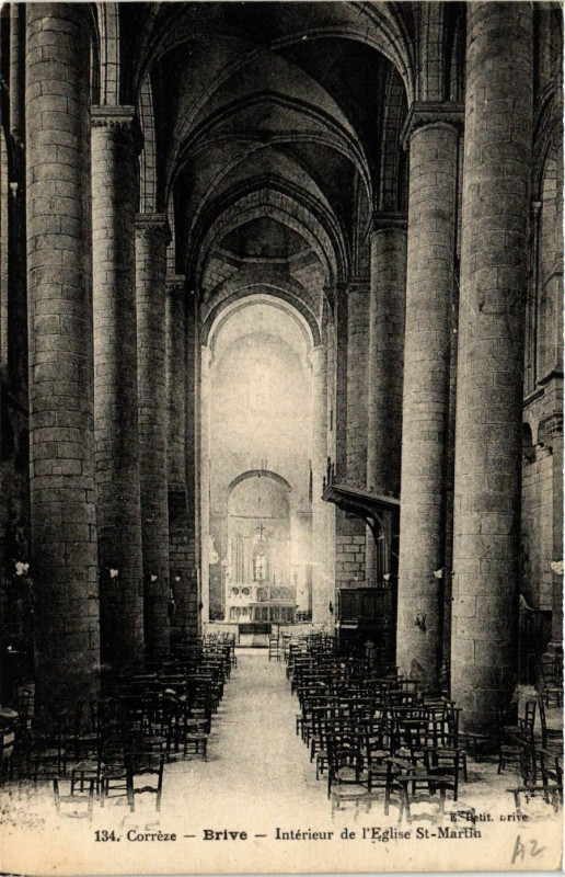 Carte postale ancienne Brive - Interieur de l'Eglise Saint-Martin