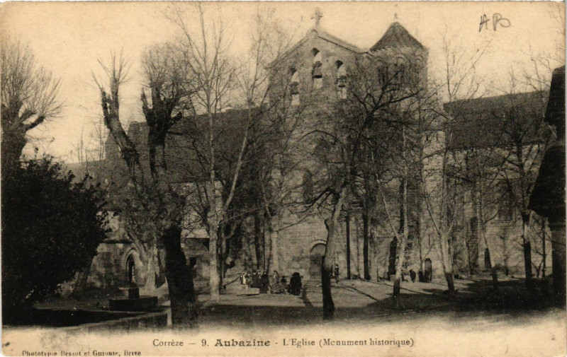 Carte postale ancienne Aubazine - L'Eglise