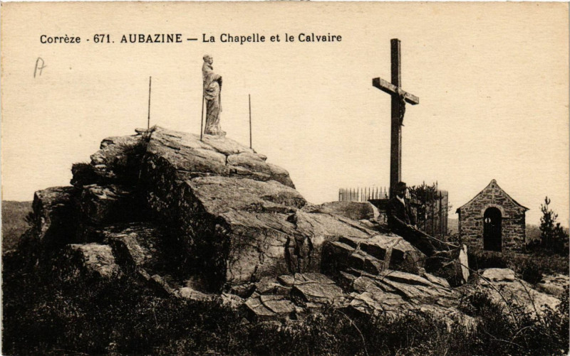 Carte postale ancienne Aubazine - La Chapelle et le Calvaire