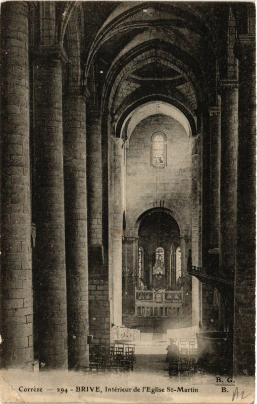 Carte postale ancienne Brive - Interieur de l'Eglise Saint-Martin
