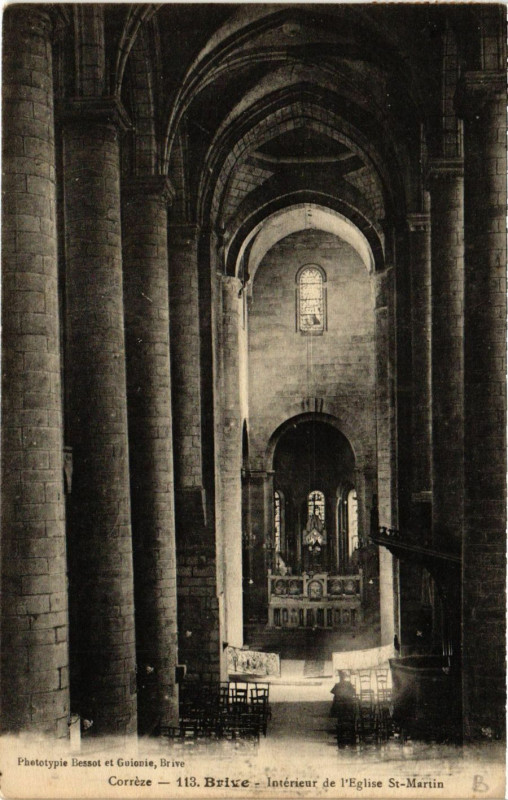 Carte postale ancienne Brive - Interieur de l'Eglise Saint-Martin