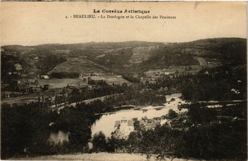 Carte postale ancienne Beaulieu - La Dordogne et la Chapelle des Penitents