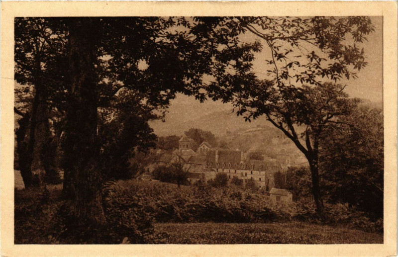 Carte postale ancienne Obazine - Vue générale Abbaye - Eglise