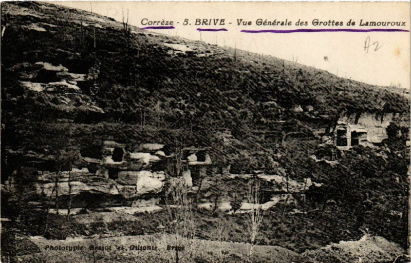 Carte postale ancienne Brive - Vue générale des Grottes de Lamouroux