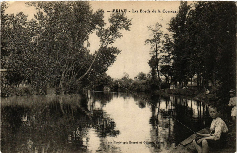 Carte postale ancienne Brive - Les Bords de la Correze à Corrèze