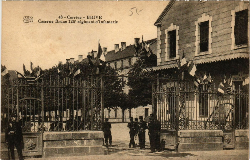 Carte postale ancienne Brive - Caserne Brune 126e Regiment d'Infanterie